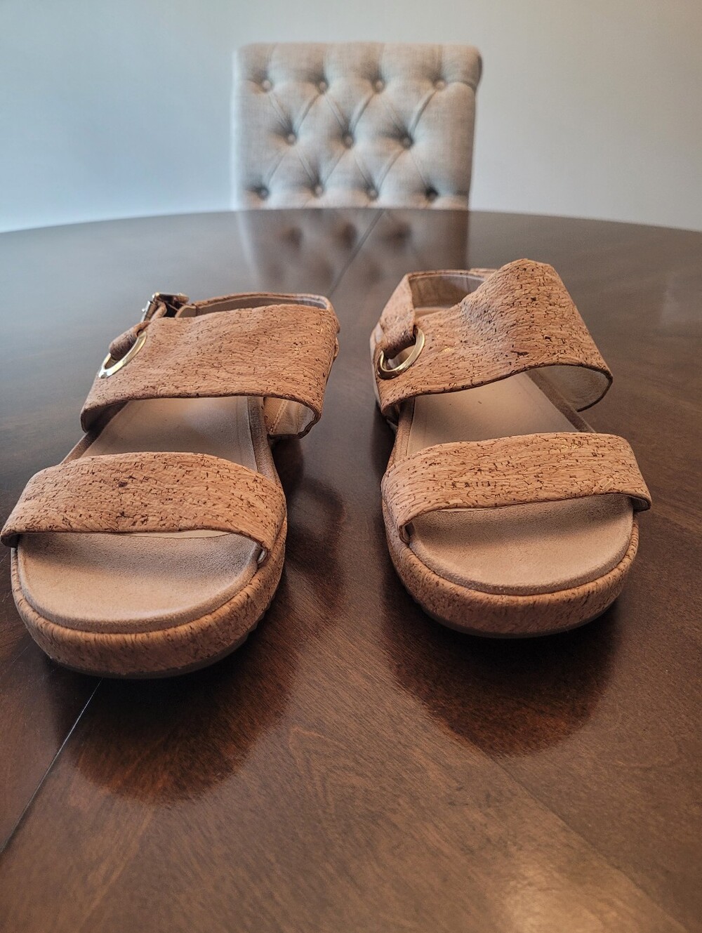 Vionic Cork-Style Tan Strap Sandals, comfortable.  Size 8